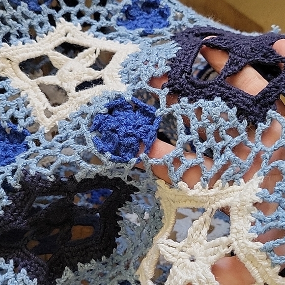 International ExtraTouch Sportswear Co, Crochet sweater.  One size Blue & white - Picture 4 of 7